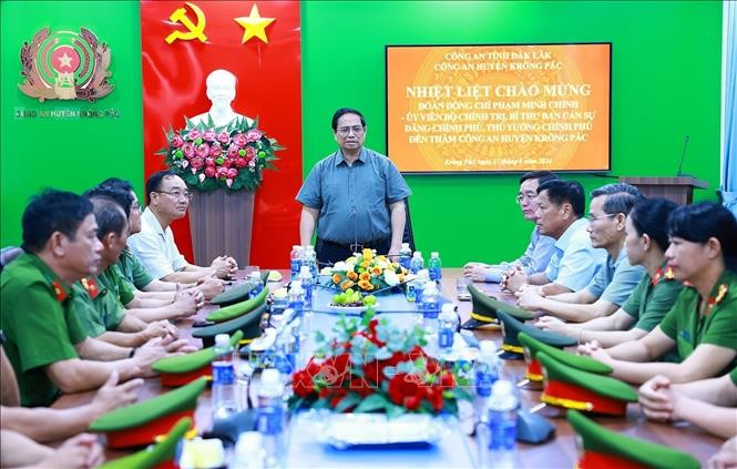 Thủ tướng Phạm Minh Chính thăm làm việc với Công an huyện Krông Pắc, tỉnh Đắk Lắk