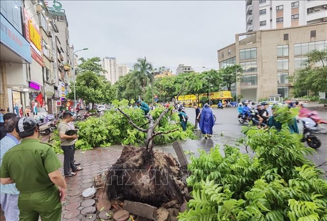 Cao điểm mưa to, gió mạnh tại Thủ đô Hà Nội từ trưa đến tối 7/9