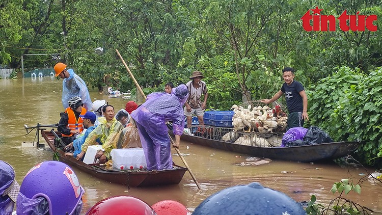 Ngăn chặn từ sớm, từ xa đối tượng lợi dụng mưa lũ vi phạm pháp luật