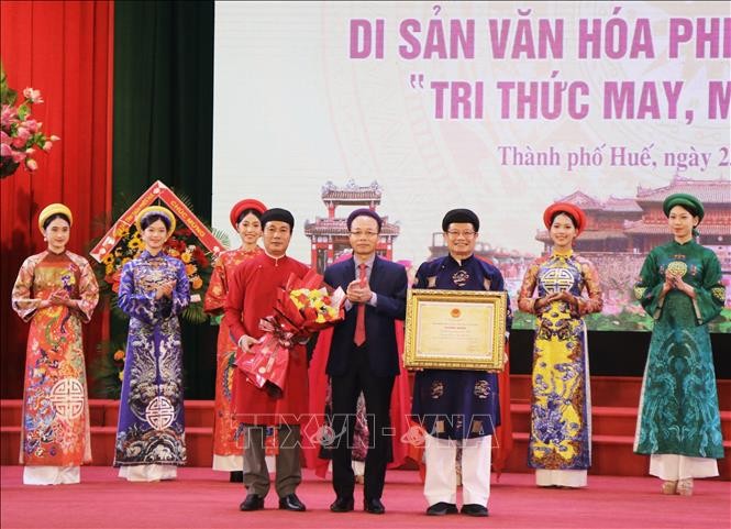 Lan tỏa giá trị áo dài Huế trong cuộc sống đương đại