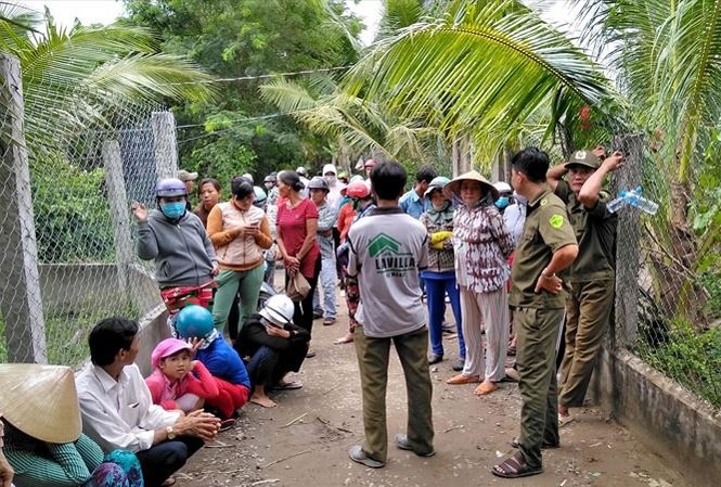 Ðến chiều tối 13/8, công an vẫn tiếp tục phong tỏa hiện trường để phục vụ điều tra. (Ảnh: Vietnammoi)