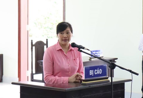 Bị cáo Hoa phải chịu mức án 14 năm tù. (Ảnh: Hoàng Giáp)