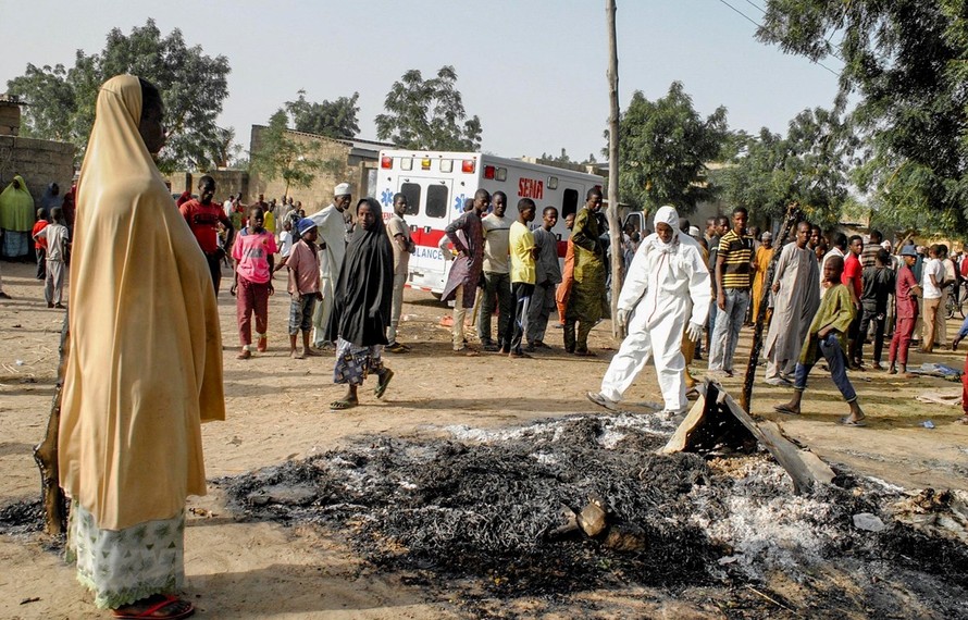 Hiện trường một vụ tấn công ở Maiduguri, Nigeria ngày 15/3/2017. (Ảnh: AFP/TTXVN)