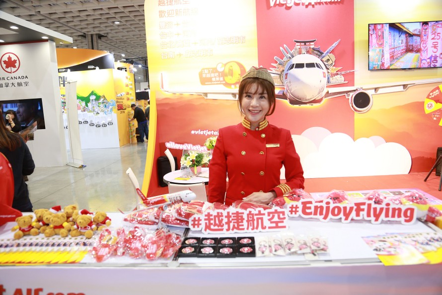 Gian hàng Vietjet với nhiều phần quà và hoạt động thú vị