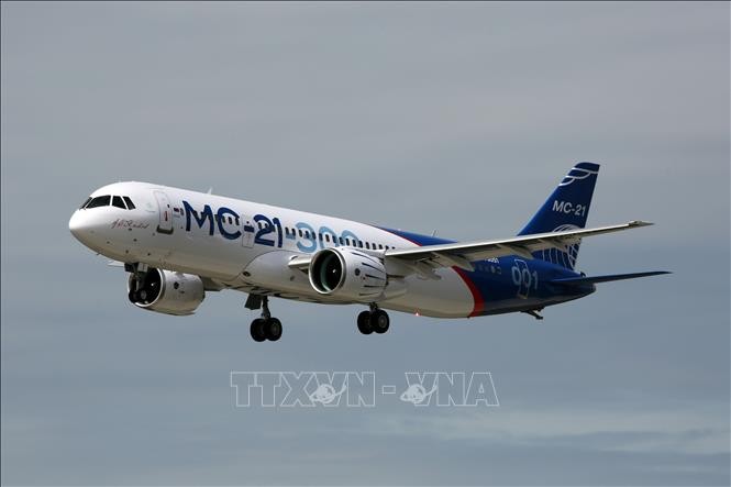 Máy bay MC-21 thực hiện chuyến bay thử nghiệm tại Irkutsk, Nga, ngày 28/5/2017. Ảnh tư liệu: AFP/TTXVN