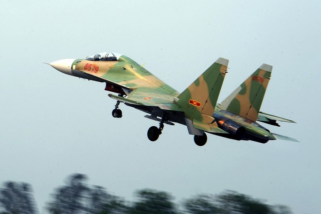 Một chiếc Su-30MK2 ở Trung đoàn Không quân 923. - Ảnh: Zing.vn