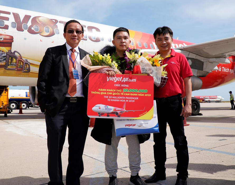 Vietjet cùng Khánh Hòa chào đón vị khách thứ 10 triệu của năm 2019