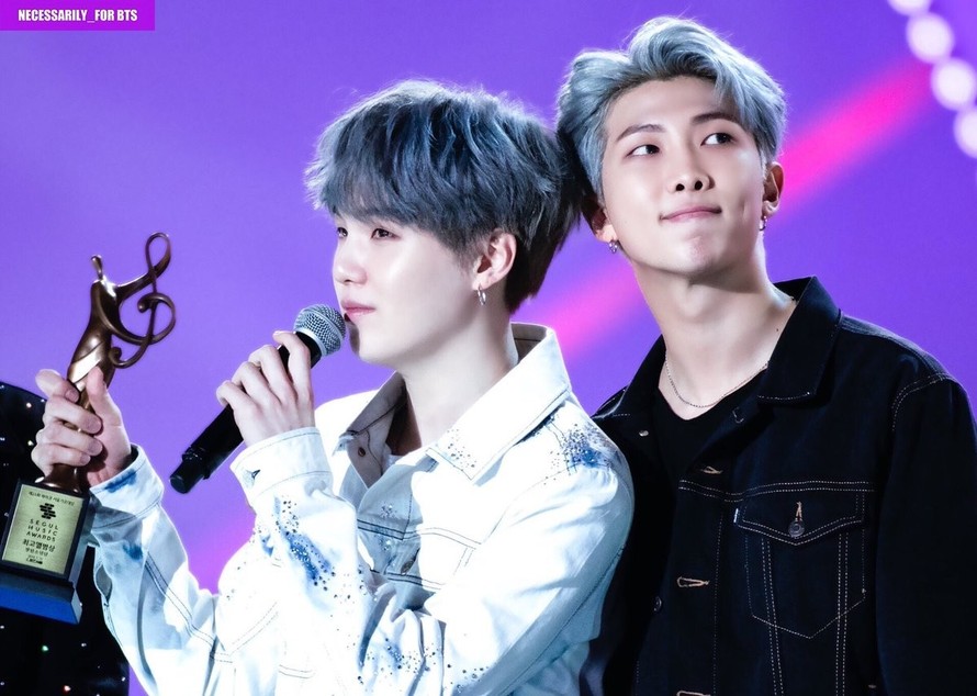 RM và SUGA của BTS nói về sức khỏe tinh thần, sự trầm cảm và sự gắn kết với người hâm mộ