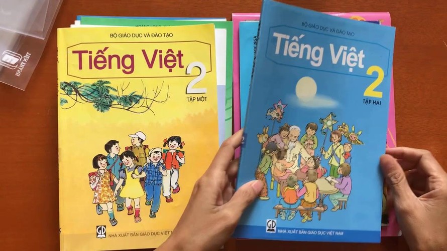 Hợp nhất 4 bộ sách giáo khoa thành 2 bộ có đáng lo ngại?