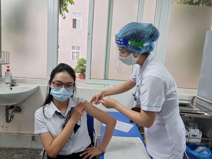 Việt Nam đã tiêm được hơn 100 triệu liều vaccine phòng COVID-19 cho người dân