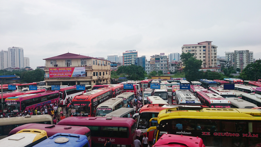 Hà Nội yêu cầu kê khai và giảm cước vận tải khi giá xăng dầu ‘lao dốc’