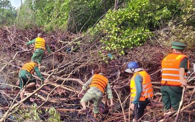 Cà Mau: Khẩn trương tìm kiếm cán bộ đi làm nhiệm vụ bị rơi xuống biển