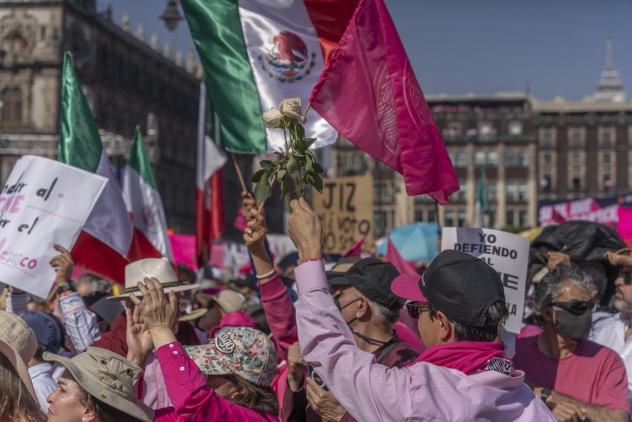 Hàng triệu người tuần hành phản đối dự luật cải cách bầu cử ở Mexico