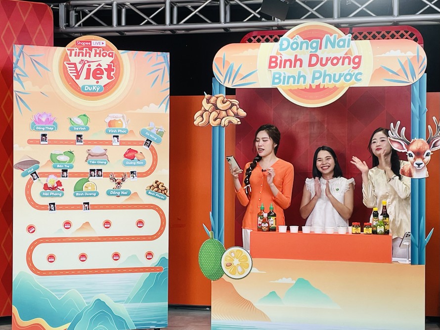 Livestream bán ra hàng trăm ký nông sản tại Shopee Tinh Hoa Việt Du Ký