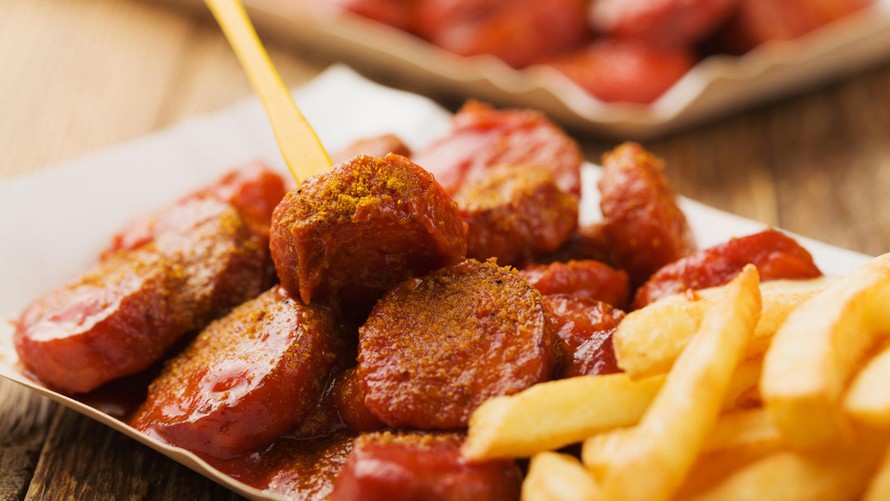 Currywurst - món ăn Đức mang đậm chất Anh