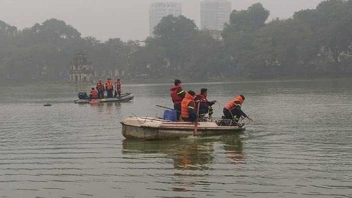 Nam thanh niên nhảy xuống hồ Hoàn Kiếm tử vong