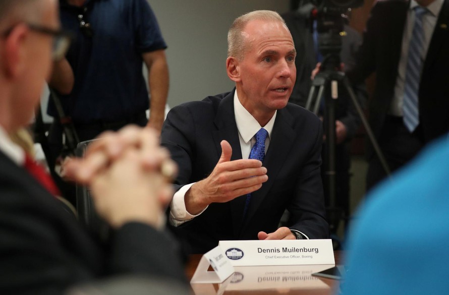 Giám đốc điều hành của Boeing Co, ông Dennis Muilenburg