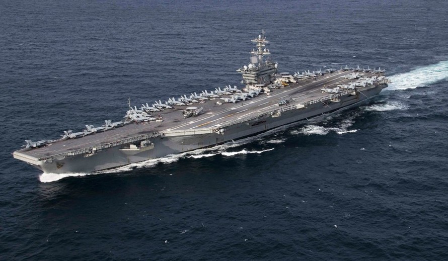 Tàu sân bay Mỹ USS Abraham Lincoln