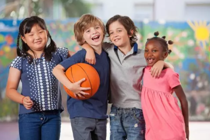 Trẻ em cần được chăm sóc cả sức khỏe thể chất và tinh thần. Ảnh: Shutterstock