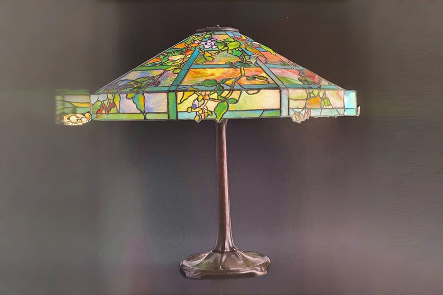 October Night Lamp. Ảnh: Louis Comfort Tiffany, Treasures From The Driehaus Collection