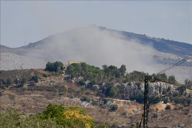 Khói bốc lên sau cuộc không kích của Israel xuống Litani, Liban ngày 21/9/2024.