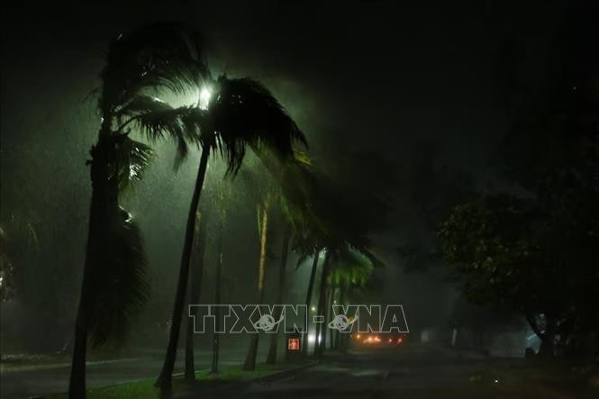 Gió và mưa lớn khi bão đổ bộ vào Cancun, Mexico ngày 25/9/2024.