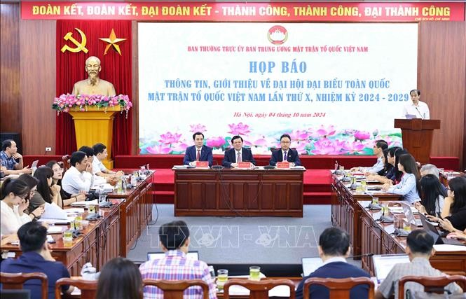 Quang cảnh buổi họp.