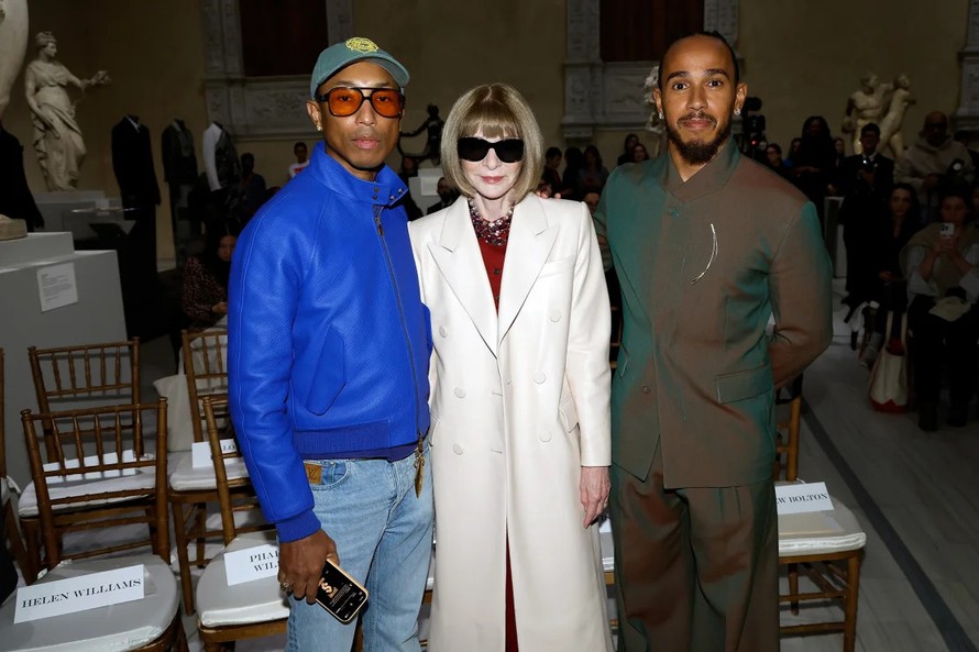 Pharrell Williams, Anna Wintour, và Lewis Hamilton trong buổi công bố chủ đề Cuộc triển lãm mùa xuân của Viện Trang phục tại Bảo tàng Nghệ thuật Metropolitan. Ảnh: Taylor Hill/WireImage/Getty Images