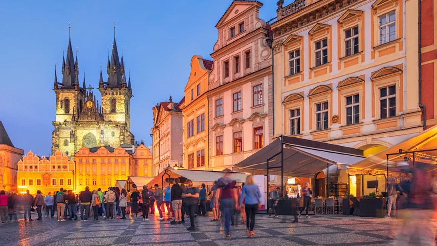 Thành phố Prague ban lệnh cấm các chuyến "bar crawl" vào ban đêm. Ảnh: Getty Images