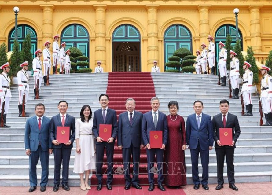 Tổng Bí thư, Chủ tịch nước Tô Lâm với các Đại sứ đặc mệnh toàn quyền, Trưởng đại diện Việt Nam ở nước ngoài nhiệm kỳ 2024-2027. Ảnh: Lâm Khánh/TTXVN