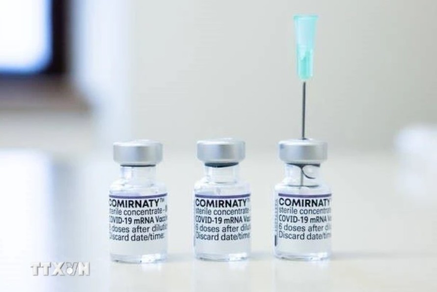 Vaccine phòng COVID-19 của hãng Pfizer-BioNTech. Ảnh: Getty Images/TTXVN