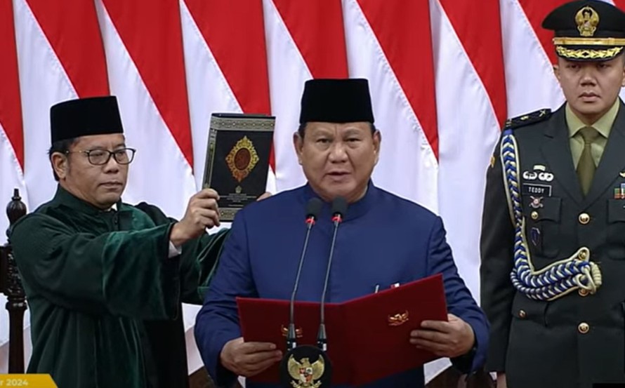 Ông Prabowo Subianto tuyên thệ tại lễ nhậm chức.