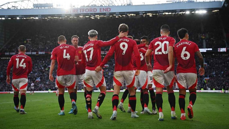 Các cầu thủ Manchester United ăn mừng bàn thắng vươn lên dẫn trước 2-1. Nguồn: OLI SCARFF/AFP via Getty Images