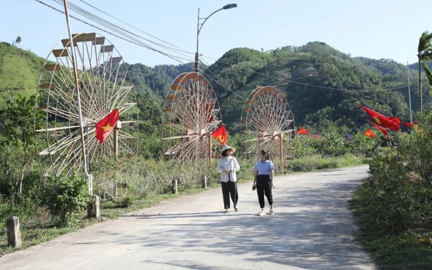 Đường xóm Mỏ Gà, xã Phú Thượng, huyện Võ Nhai (Thái Nguyên) được xây dựng từ nguồn vốn Chương trình mục tiêu quốc gia xây dựng nông thôn mới. Ảnh: Hoàng Nguyên/TTXVN