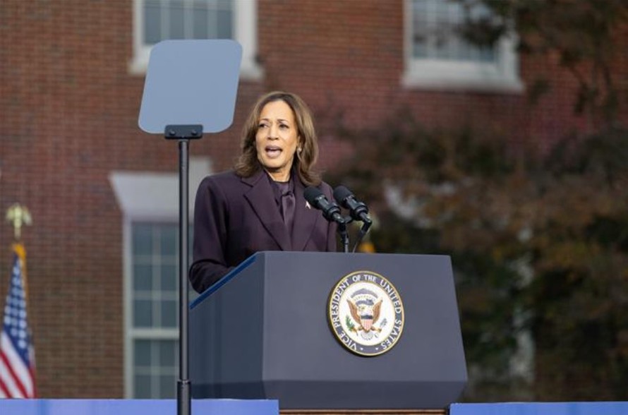 Phó Tổng thống Mỹ Kamala Harris, ứng viên tranh cử Tổng thống của đảng Dân Chủ, phát biểu tại Washington, D.C., ngày 6/11/2024. Ảnh: THX/TTXVN