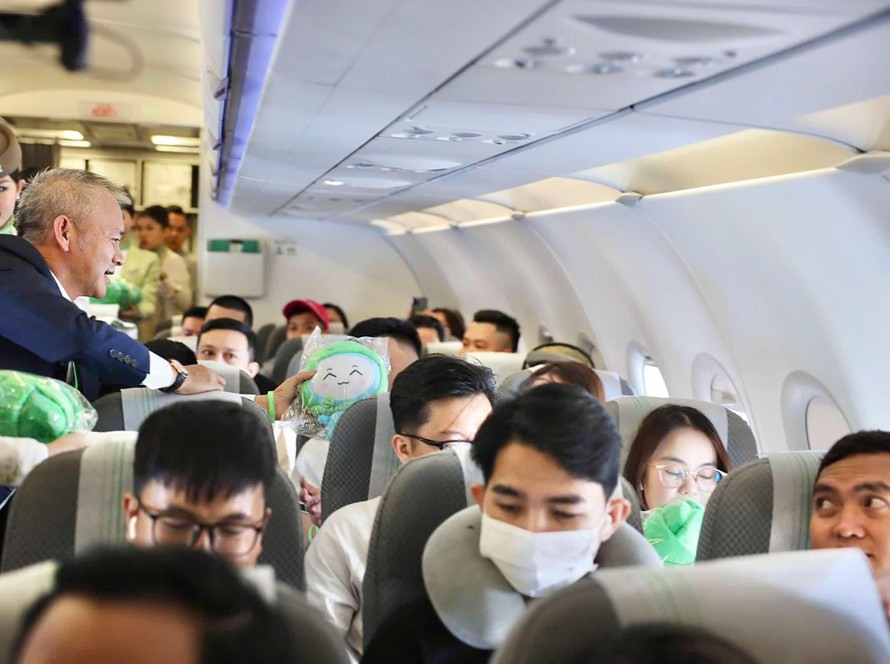 Chủ tịch HĐQT Bamboo Airways trực tiếp gửi tặng hành khách món quà tri ân đặc biệt nhân dịp Hãng tái khai thác đường bay thường lệ đến Thái Lan.