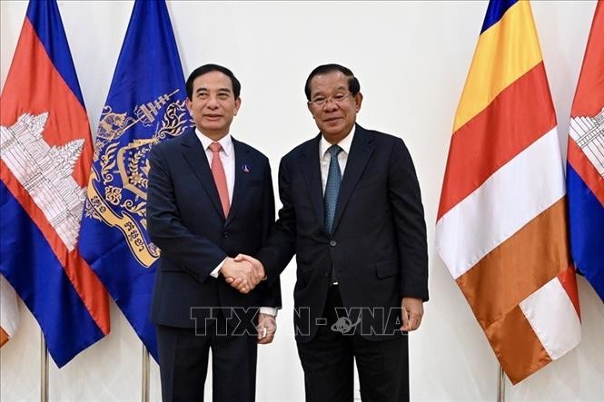 Chủ tịch CPP, Chủ tịch Thượng viện Campuchia Samdech Techo Hun Sen (phải) tiếp Đại tướng Phan Văn Giang tại Cung 7/1, trụ sở Trung ương CPP ở thủ đô Phnom Penh, Vương quốc Campuchia. Ảnh: TTXVN phát