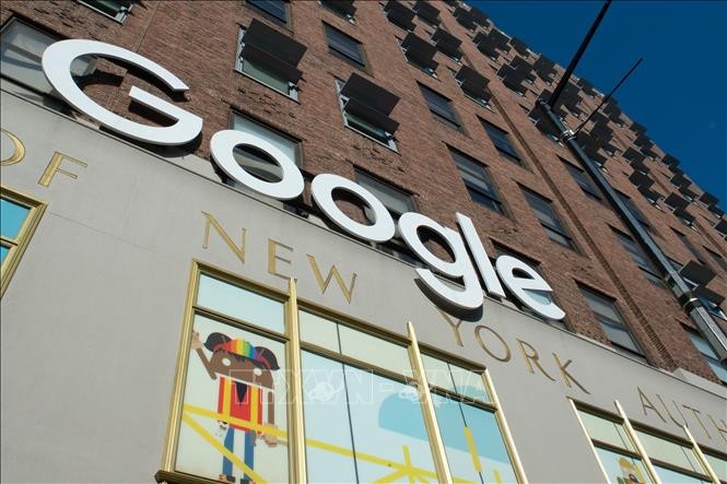 Biểu tượng của Google tại trụ sở của công ty ở New York, Mỹ. Ảnh: AFP/TTXVN