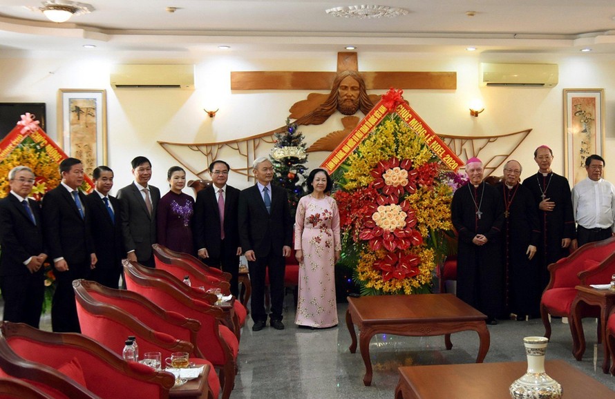 Bà Trương Thị Mai, Ủy viên Bộ Chính trị, Bí thư Trung ương Đảng kiêm Trưởng ban Dân vận Trung ương cùng đoàn đại diện đến thăm Tòa Giám Mục Xuân Lộc (Thành phố Long Khánh, Đồng Nai) nhân dịp Giáng Sinh 2020.