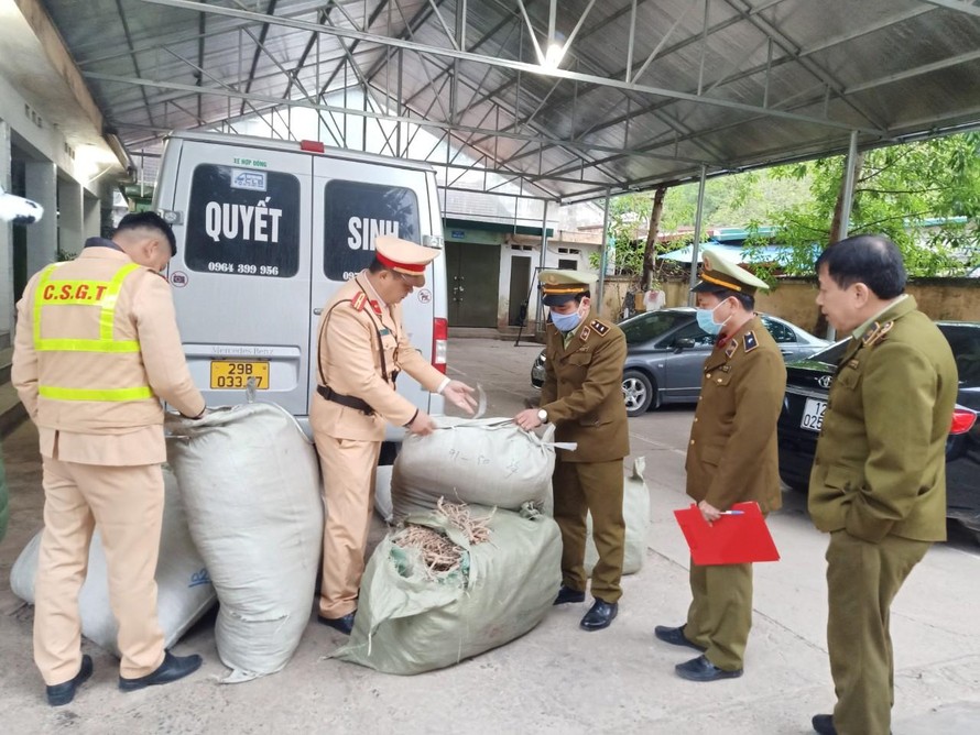 Cục Quản lý thị trường tỉnh Lạng Sơn đang làm nhiệm vụ.