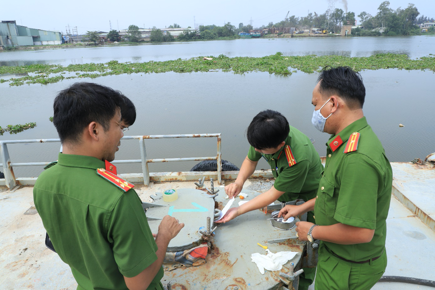 Công an Đồng Nai vừa bắt khẩn cấp “ông trùm” đường dây mua bán hoá đơn giả trong chuyên án 920G buôn lậu, sản xuất xăng giả.