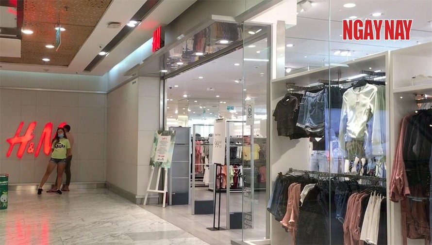 Cửa hàng H&M đìu hiu trước làn sóng tẩy chay của người Việt