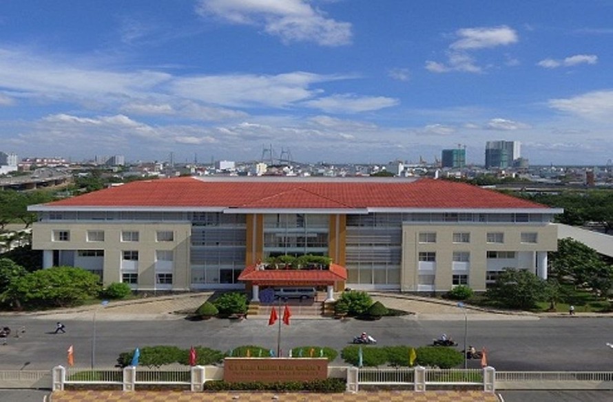 Trụ sở UBND quận 7 (TP.HCM). 