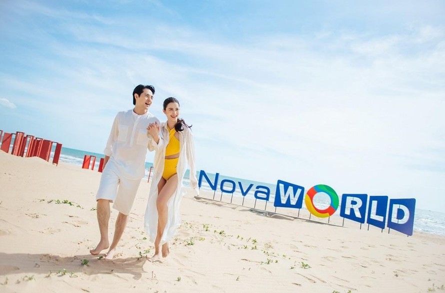 Đông Nhi – Ông Cao Thắng tận hưởng kỳ nghỉ tại NovaWorld Phan Thiet.