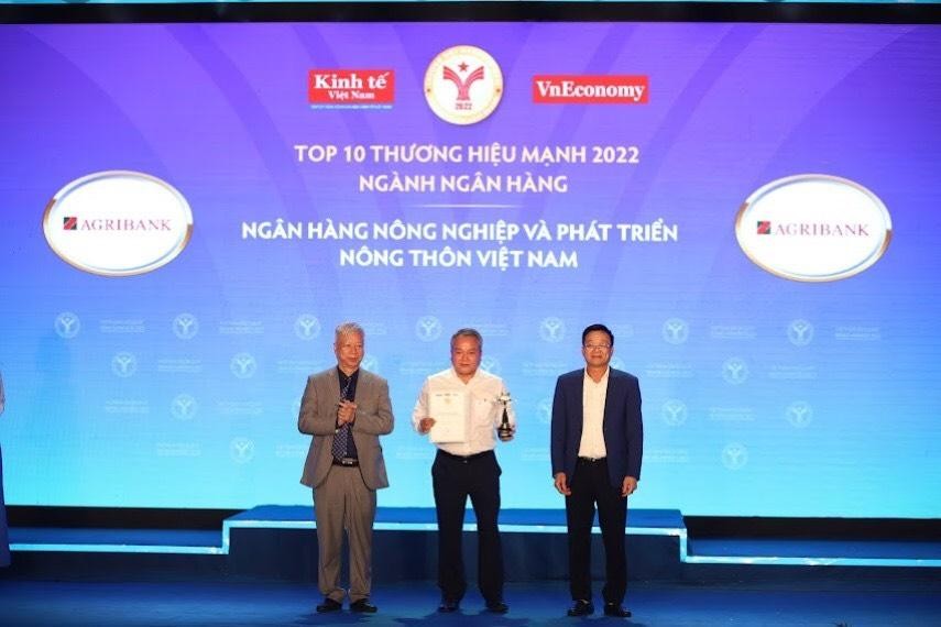  Agribank khẳng định giá trị tại Top 10 Thương hiệu Mạnh ngành Ngân hàng Tài chính năm 2022