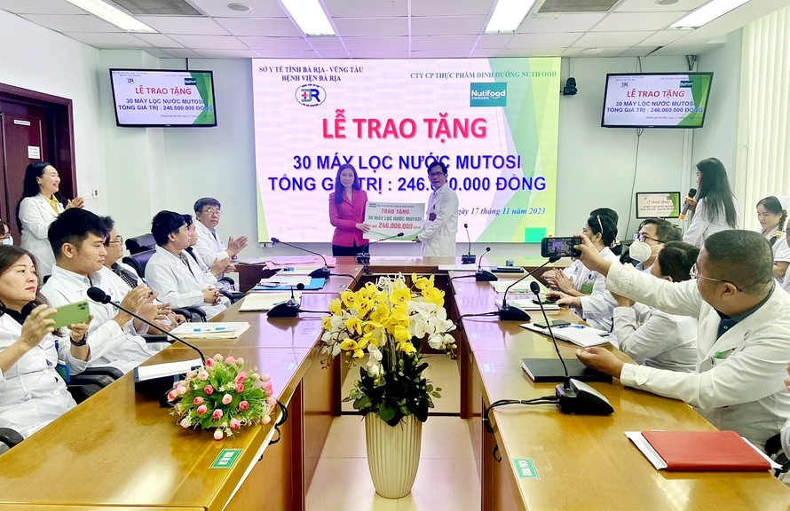 Nutifood trao tặng 30 máy lọc nước cho Bệnh viện Bà Rịa