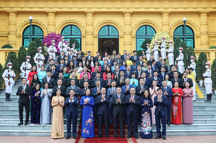 Chủ tịch nước Võ Văn Thưởng với lãnh đạo, cán bộ, công chức, viên chức, người lao động Văn phòng Chủ tịch nước.