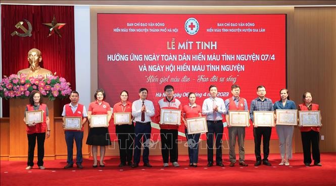 Lễ mít tinh hưởng ứng Ngày toàn dân hiến máu tình nguyện 7/4. Ảnh: Thanh Tùng/TTXVN.