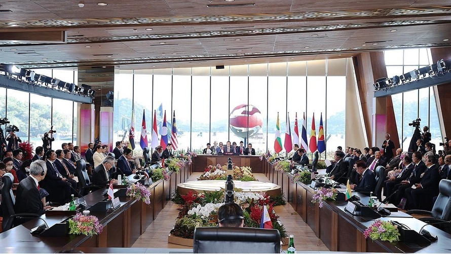 Phiên toàn thể Hội nghị Cấp cao ASEAN lần thứ 42.
