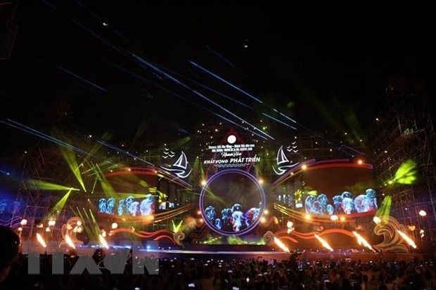 Đại nhạc cảnh "Khánh Hòa sóng hát" mở màn Lễ khai mạc Festival Biển 2023. Ảnh Đặng Tuấn/TTXVN.